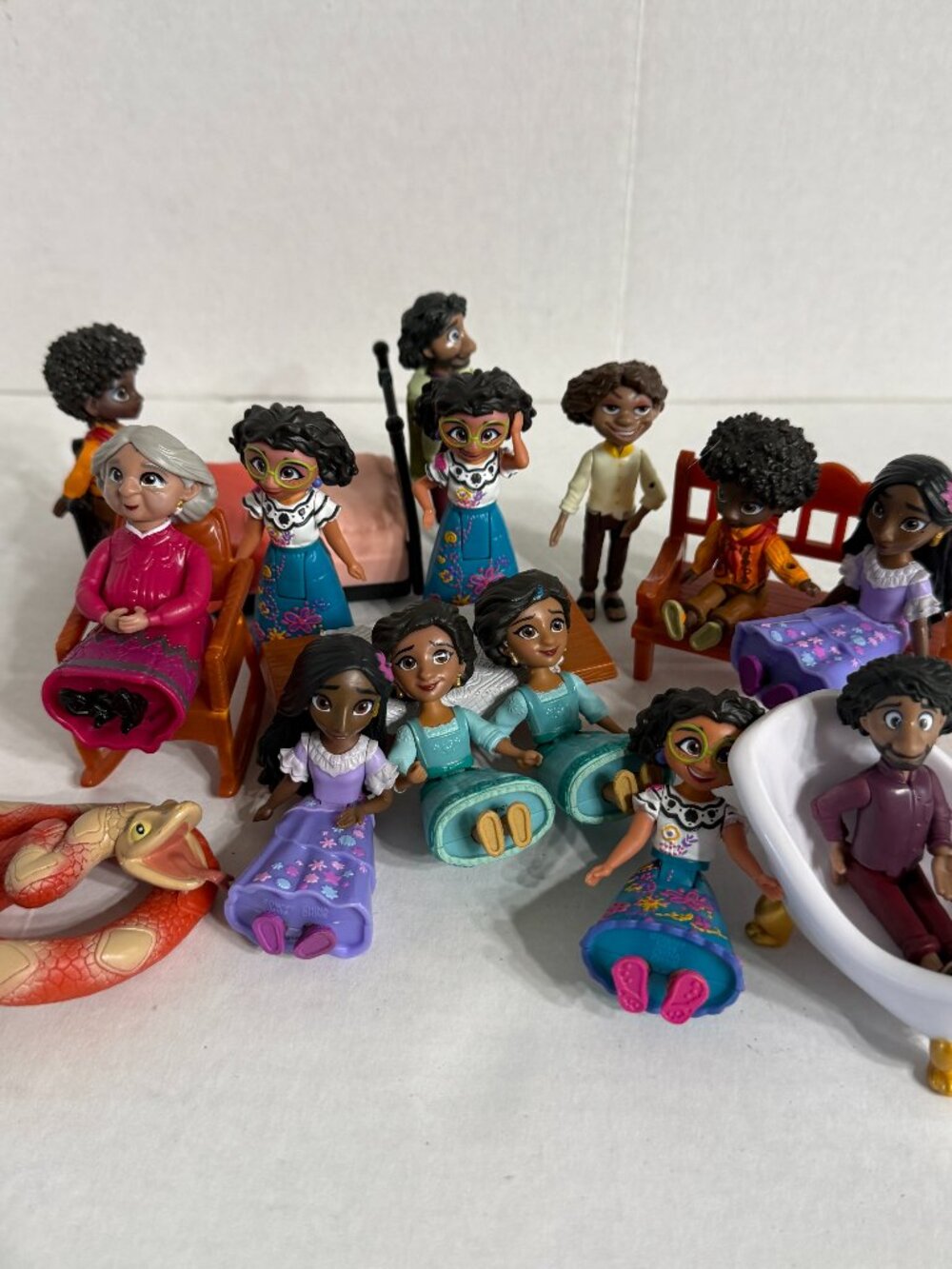 Disney JAKKS Pacific Encanto Madrigal Family Figures Set 3” Casa Dollhouse Toys